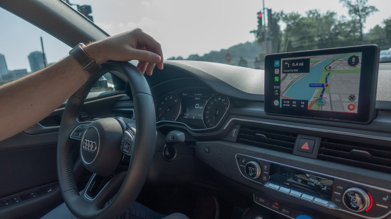 When Are Portable Apple CarPlay Screens Actually Worth It?