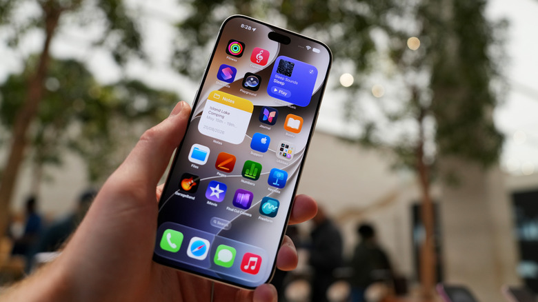 Apple Acknowledges AT&T Network Bug On iPhone 18 Pro Max
