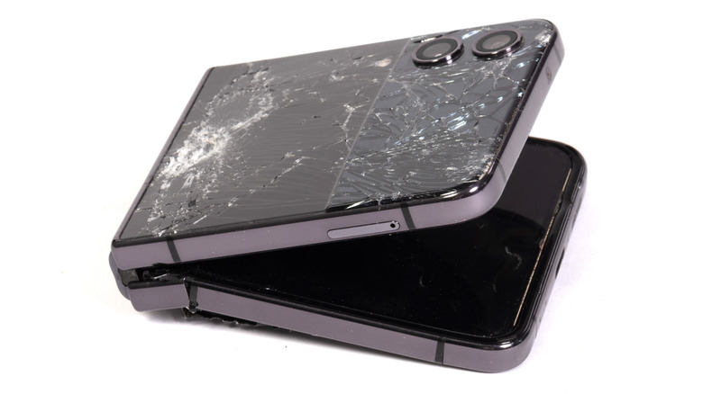 Common Mistakes You Should Avoid When Using Foldable Phones